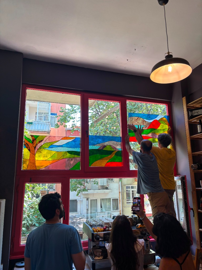 Studio Fug Ekibi Vitray Panoları Montaj Aşaması