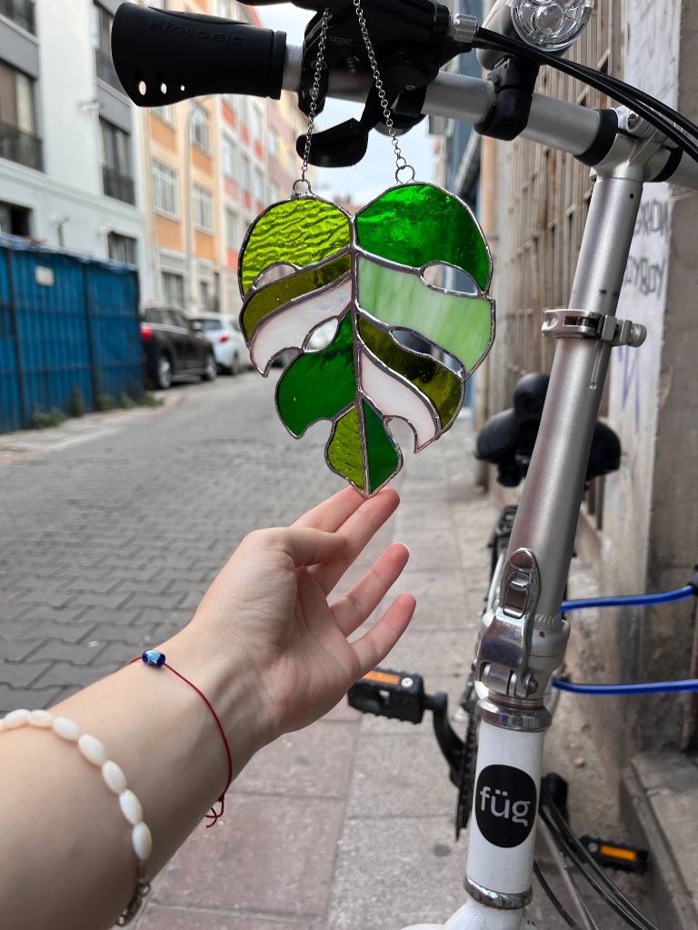 Yeşil Tonlarda Monstera Yaprağı Vitray