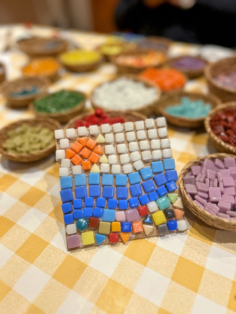 Güneş ve Deniz Temalı Mozaik Pano Çalışması